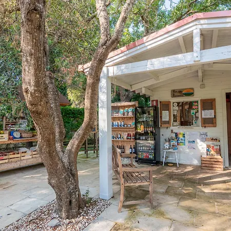 Κατάλυμα σε φάρμα Bio Salos *